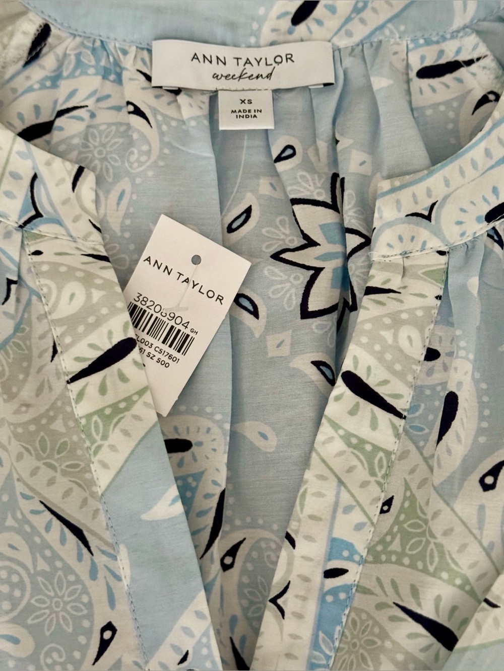 Ann Taylor Weekend Collection Bandana Print Popover Blouse / Size XSmall